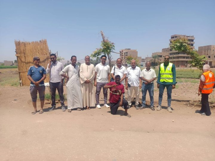 متطوعون في حملة النظافة والتشجير بقوص